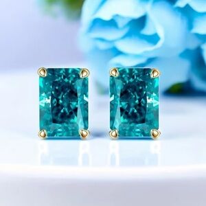 18k Gold and Faceted Emerald Green  Earrings 8x10 mm
